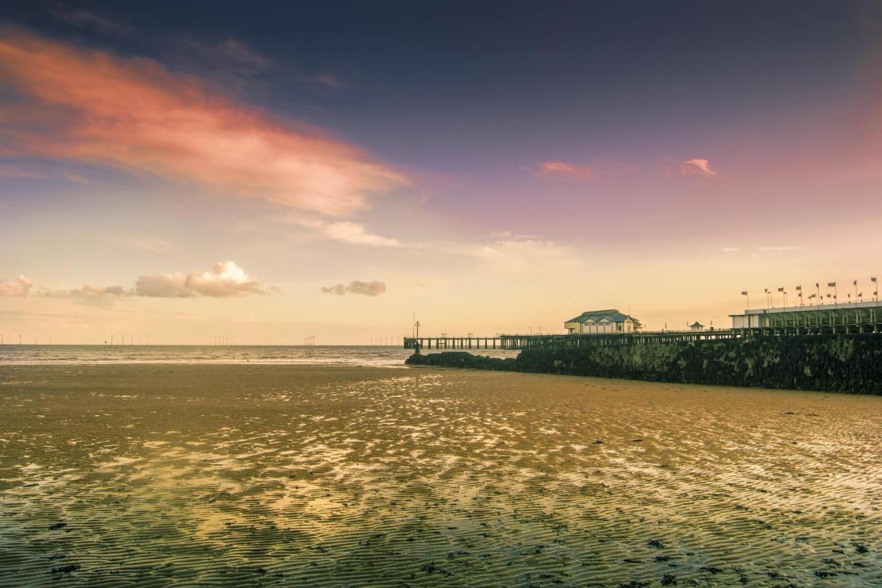 Superb Caravan At Seawick Holiday Park, Sleeps 8 Ref 27202Sw Clacton-on-Sea Kültér fotó