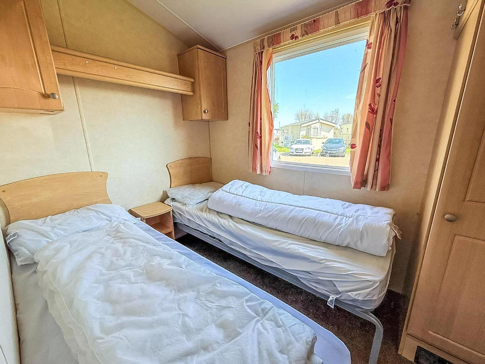 Superb Caravan At Seawick Holiday Park, Sleeps 8 Ref 27202Sw Clacton-on-Sea Kültér fotó