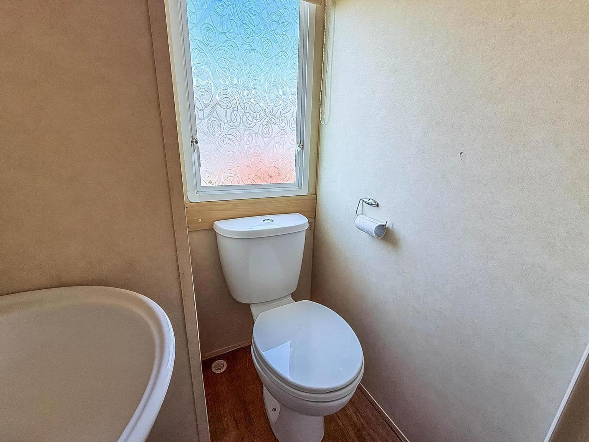 Superb Caravan At Seawick Holiday Park, Sleeps 8 Ref 27202Sw Clacton-on-Sea Kültér fotó