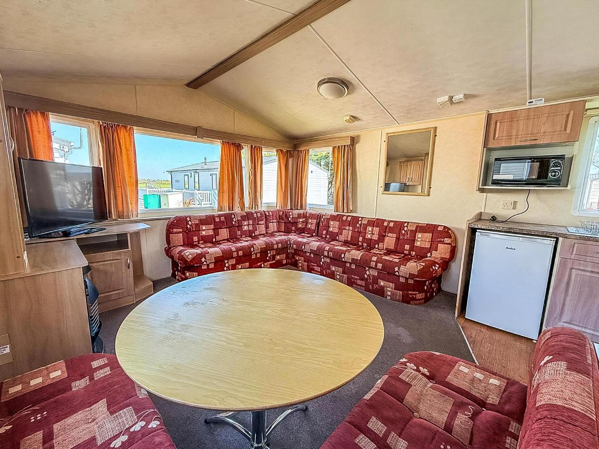 Superb Caravan At Seawick Holiday Park, Sleeps 8 Ref 27202Sw Clacton-on-Sea Kültér fotó