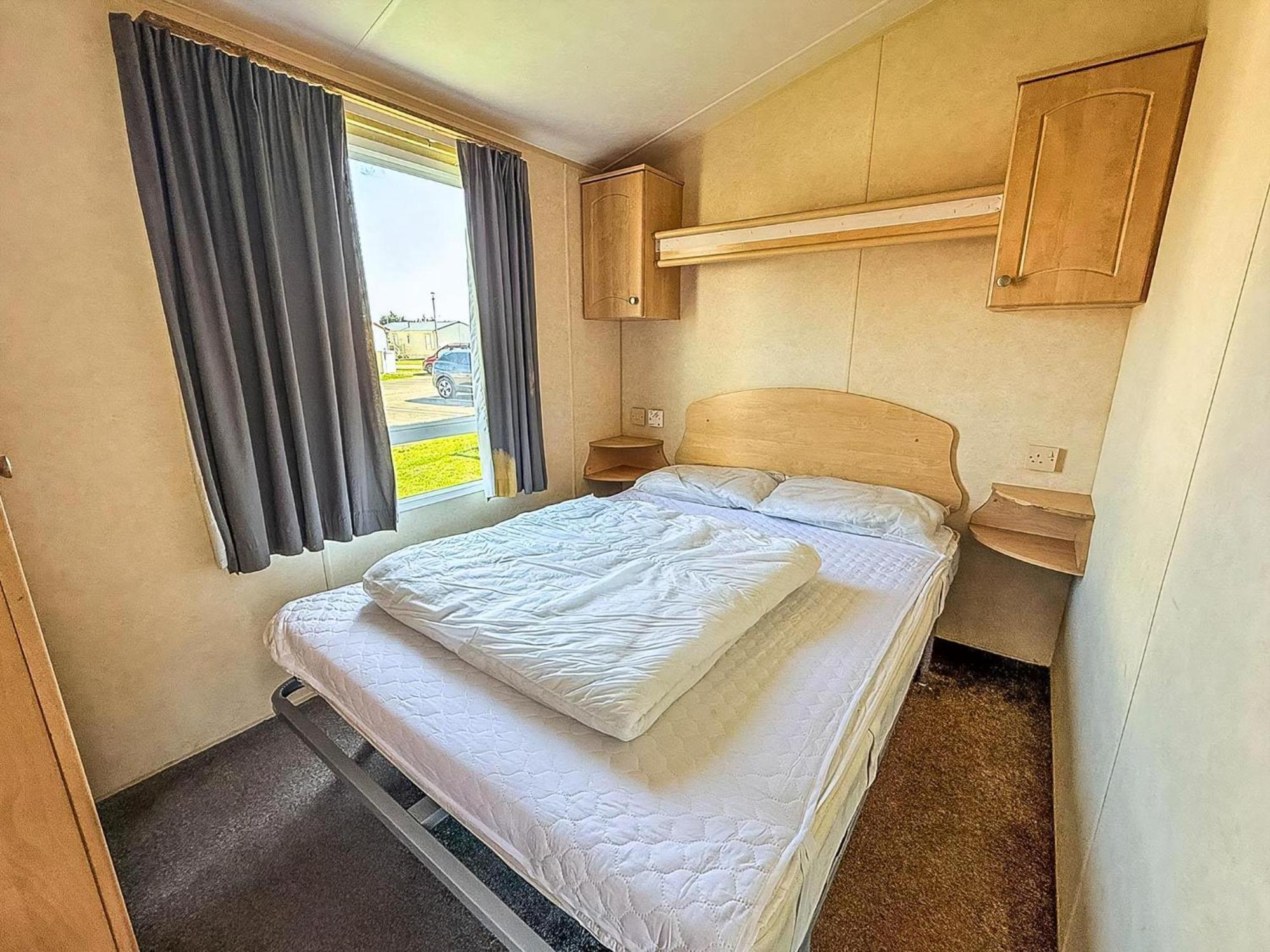 Superb Caravan At Seawick Holiday Park, Sleeps 8 Ref 27202Sw Clacton-on-Sea Kültér fotó