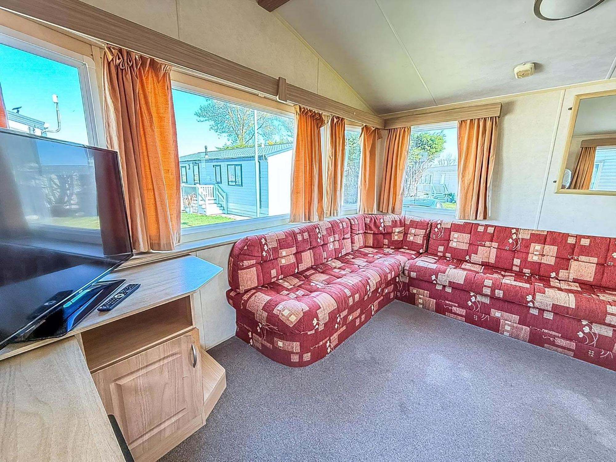 Superb Caravan At Seawick Holiday Park, Sleeps 8 Ref 27202Sw Clacton-on-Sea Kültér fotó